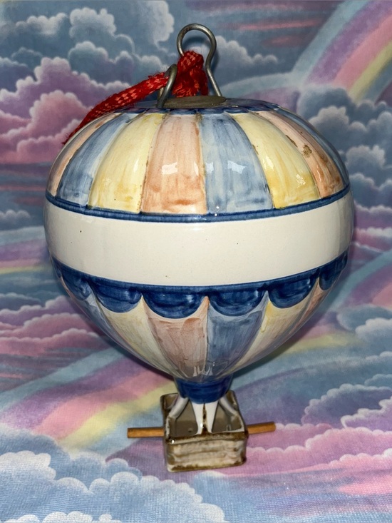 Louisville Stoneware Other - Louisville Stoneware Hot Air Balloon Bird Feeder Handpainted Vintage EUC Blu/Wht